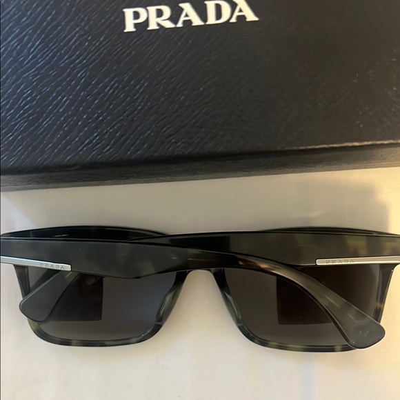Prada Green Tortoise Shell Wayfarer Sunglasses - Picture 2 of 8